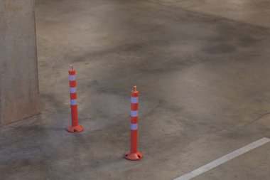 Barikat park alanını veya ayrılmış alanı sembol olarak gösterir.