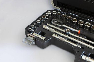 Araç kutusundaki anahtarlar beyaz arkaplan