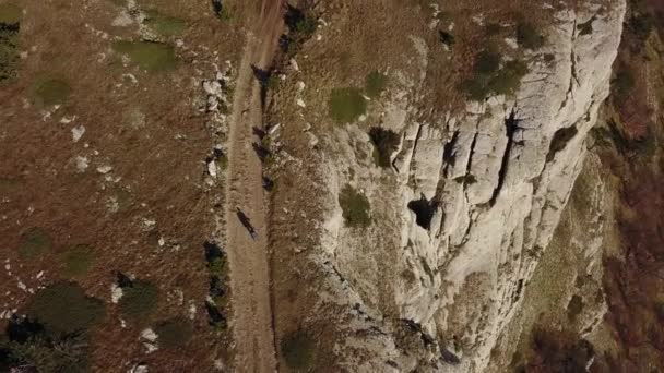 Letecká Střelba Létajících Dronů Turistů Kteří Kráčejí Horské Stezce Turistická — Stock video