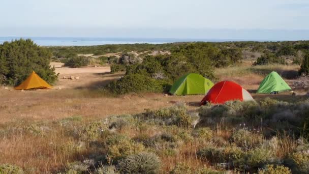 Tent Camping Group Tourists Mountains Sunrise Tourist Camp Meadow Surrounded — Stok video