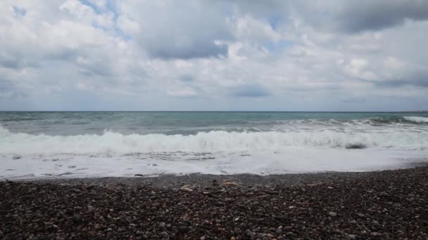 Gorgeous View Sea Waves Surge Break Rocky Shoreline Ocean Waves — Vídeo de stock
