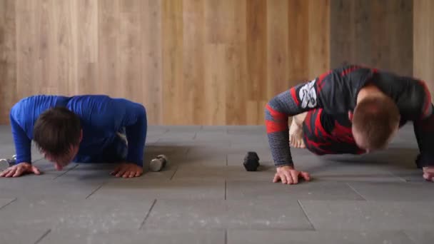 Athletic Men Gym Doing Series Active Pushups Kicks Fit Male — Stockvideo