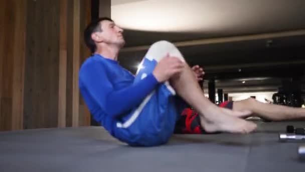 Athletic Men Gym Doing Series Active Sit Ups Fit Male — стоковое видео