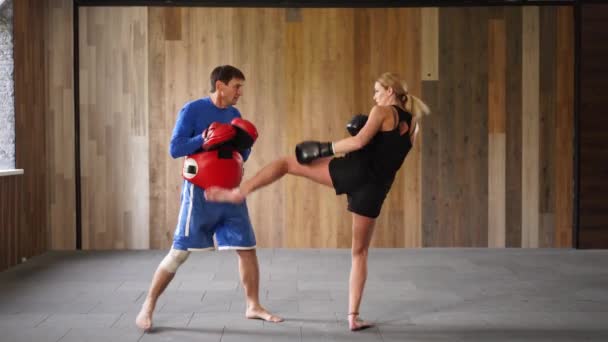 Coach Giving Private Training Female Athlete Practicing Punches Training Sparring — Stockvideo
