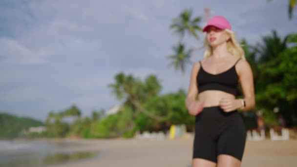 Attraktive Sportliche Junge Frau Atmet Nach Herz Kreislauf Training Gesundheits — Stockvideo