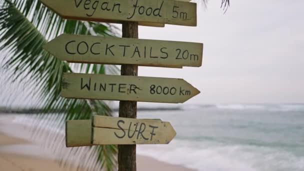 Wooden Direction Signpost Tropical Sandy Beach Ocean Waves Young Woman — Stock Video