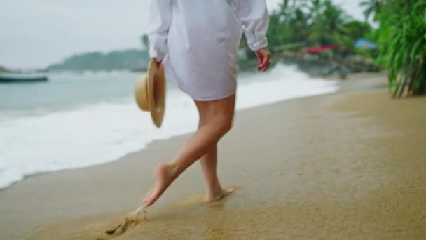 Slim Female Legs Feet Walking Away Camera Sea Water Waves — Stockvideo