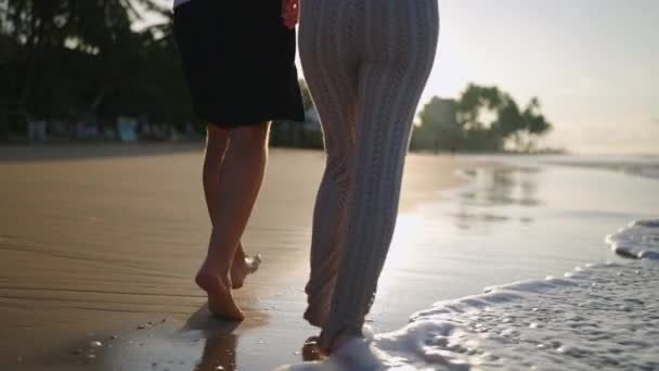 Legs Happy Couple Holding Hands Walking Beach Together Enjoying Summer — Stock video