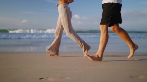 Legs Happy Couple Holding Hands Walking Beach Together Enjoying Summer — Stock video