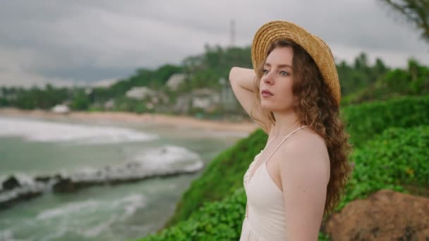 Romantic Shot Young Caucasian Woman Scenic Location Clody Moody Sky — Stok video