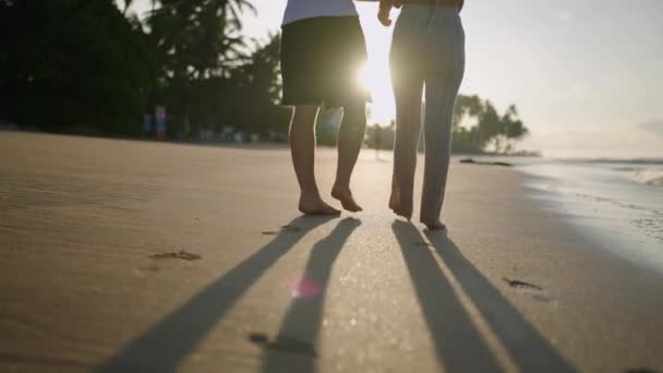 Legs Happy Couple Holding Hands Walking Beach Together Enjoying Summer — Stockvideo