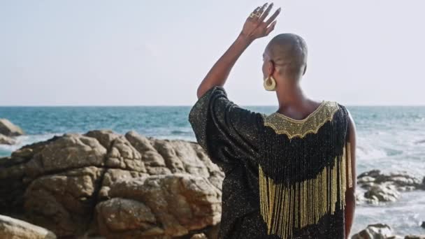Non Binary Black Person Boutique Dress Jewelry Looks Scenic Sea — Stock Video
