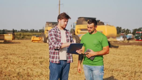 Farmer Logistics Agent Sign Agreement Grain Supply Shake Hands Wheat — Stock Video