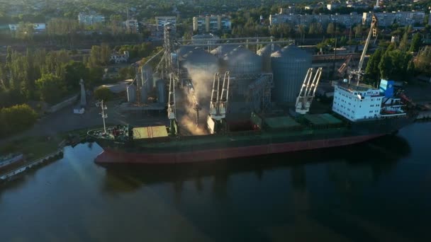 2021 Mariupol Ukraine Ukrtransagro Llc Aerial Grain Loading Bulker Ship — Stock Video