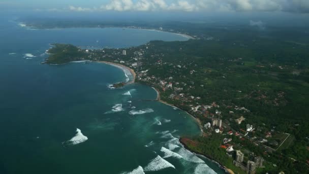 Vista Ciudad Tropical Junto Mar Desde Dron Vista Aérea Una — Vídeos de Stock