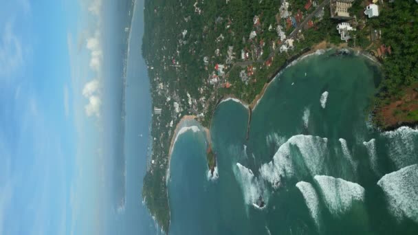 Wybrzeże Tropikalny Widok Miasto Pionowego Drona Widok Lotu Ptaka Miasteczko — Wideo stockowe