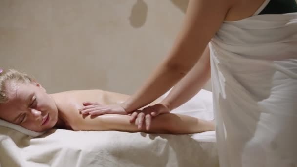 Masseuse Massages Bras Féminins Dans Hammam Spa Vieillissement Cellulite Thérapie — Video