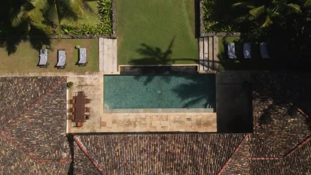 Drone Vidéo Grande Villa Rétro Sur Une Île Tropicale Près — Video