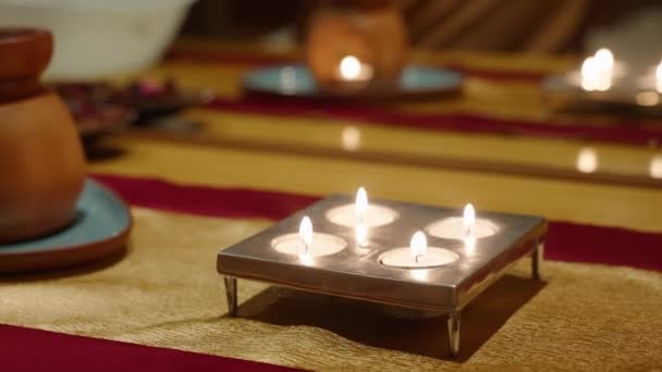 Lumânări Aprinse Pentru Relaxare Spa Centru Wellness Compoziție Frumoasă Lumânări — Videoclip de stoc