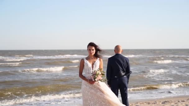 Newlywed Couple Posing Seaside Wedding Photoshoot Sea Surf Bride White — Stock Video