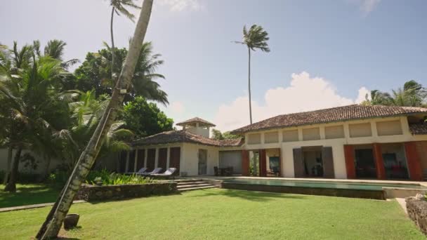 Villa Turística Luxo Gigante Retro Para Alugar Durante Férias Verão — Vídeo de Stock