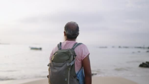 Man Grey Beard Travel Enjoy Senior Life Hot Southern Country — Stock Video