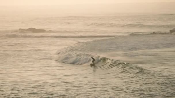 Silhouet Toont Vaardigheid Avontuur Oceaan Vrijheid Outdoor Sport Levensstijl Surfer — Stockvideo