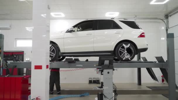 Mantenimiento Del Vehículo Para Rendimiento Óptimo Taller Auto Técnico Alinea — Vídeo de stock