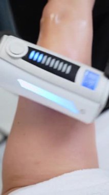 Klinikte estetik tedavi vücut hatlarını belirler, lenf sistemini sağlıklı olmak için uyarır. Profesyoneller, hastaların uyluk kemikleri, masaj aleti tonları ve selüloit seviyesini düşürür..