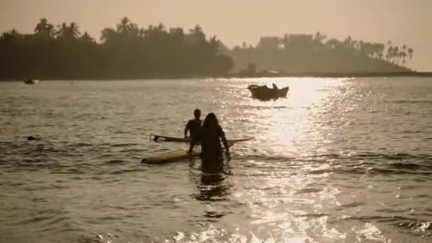 Mirissa Sri Lanka January 2021 Silhouettes Two Women Surfboards Enter — Stock Video