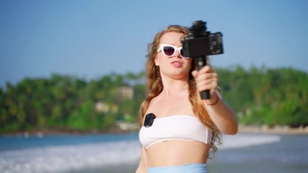 Lavabo Mikrofonlu Içerik Yaratıcı Filmler Okyanus Yakınlarındaki Deneyimleri Yakalıyor Travel — Stok video