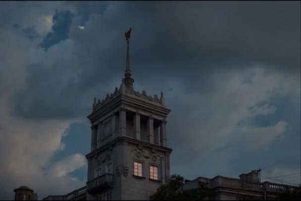 2013 Mariupol Ουκρανία Σπίτι Σπιρτόκουτο Ιστορικός Πύργος Κτιρίου Timelapse Γλυπτική — Αρχείο Βίντεο