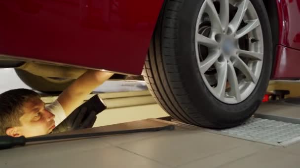Car Lifted Precise Check Automotive Systems Repair Maintenance Auto Mechanic — Stock Video