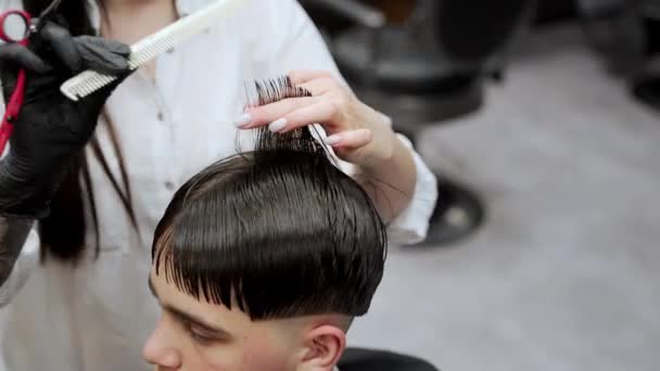Hairdresser Uses Scissors Comb Mens Grooming Professional Barber Gives Stylish — Stock Video