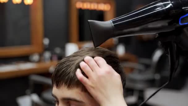 Toelettatura Professionale Sessione Asciugatura Taglio Capelli Uomo Affinare Parrucchiere Utilizza — Video Stock