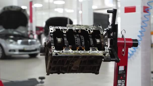 Bloco Motor Desmontado Virabrequim Rolamentos Haste Expostos Processo Restauração Capturado — Vídeo de Stock
