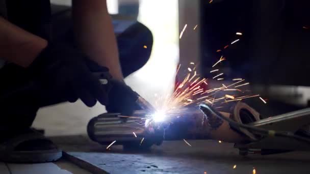 Welding Sparks Fly Repair Work Vehicle Underside Auto Mechanic Welds — Stock Video