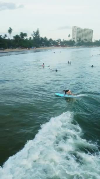 2023 Weligama Beach Sri Lanka Lección Playa Actividad Deportiva Océano — Vídeos de Stock