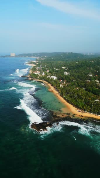 Flysikt Sanddynene Sri Lanka Turkis Farvann Sandstrender Med Frodige Grøntområder – stockvideo