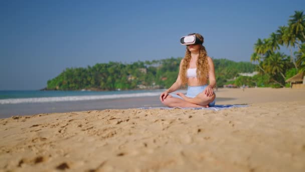 Słoneczne Wybrzeże Technologia Zwiększa Uważność Samotność Symulowanym Środowisku Dla Pokoju — Wideo stockowe