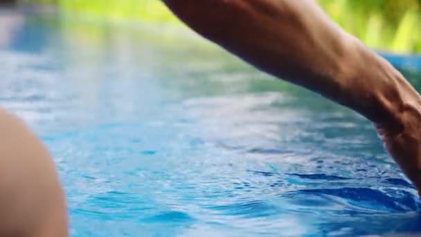 Reflektierendes Blaues Wasser Plätschert Sanft Natürliche Schönheit Ruhige Umgebung Elegante — Stockvideo