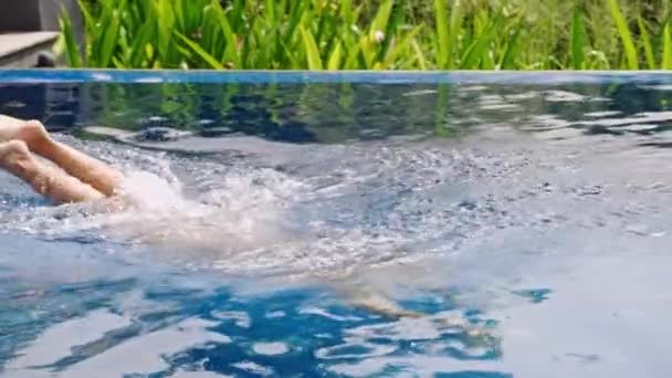 Explores Lavish Lifestyle Enjoys Leisure Dive Underwater Grace Woman Swims — Stock Video