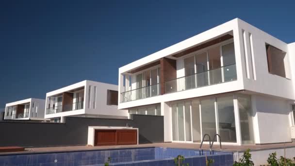Beachfront Villas Showcase Exclusive Design Seaside Living Panoramic Views Modern — Stock Video