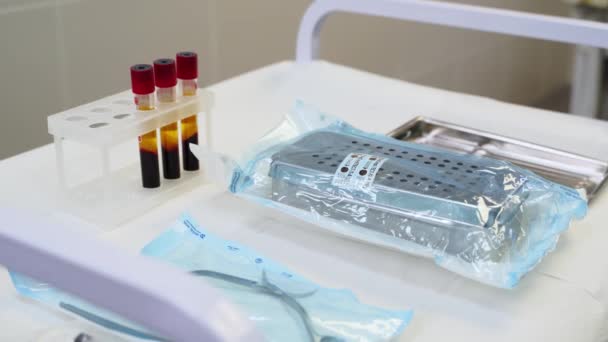 2020 Mariupol Oekraïne Dentamia Tandheelkundige Kliniek Testbuizen Met Bloedmonster Testbuisjes — Stockvideo