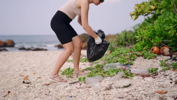 Focused Female Tidies Coast Eco Activism Volunteer Clears Littered Shoreline — Stock Video