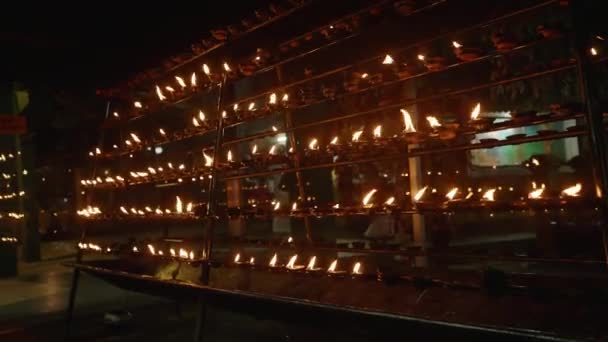 Lampade Olio Tempio Buddista Lampada Olio Adoratore Illuminazione Stupa Filmati — Video Stock