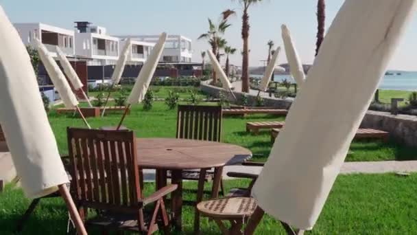 Beachfront Villa Showcased Plush Amenities Pristine Lawn Oceanview Potential Investment — Stock Video