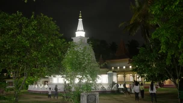 2023 Mirissa Sri Lanka Tal Aramba Sri Mahendrarama Temple White — Stock Video