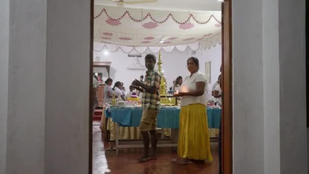 2023 Mirissa Sri Lanka Templo Bandaramulla Celebração Interior Ofertas Religiosas — Vídeo de Stock
