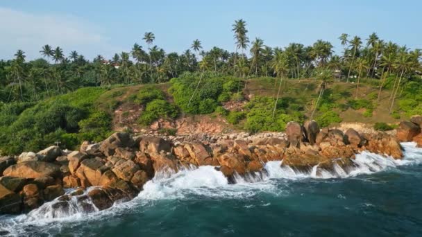 Paesaggio Tropicale Paesaggistico Con Acqua Cristallina Blu Incontra Costa Frastagliata — Video Stock